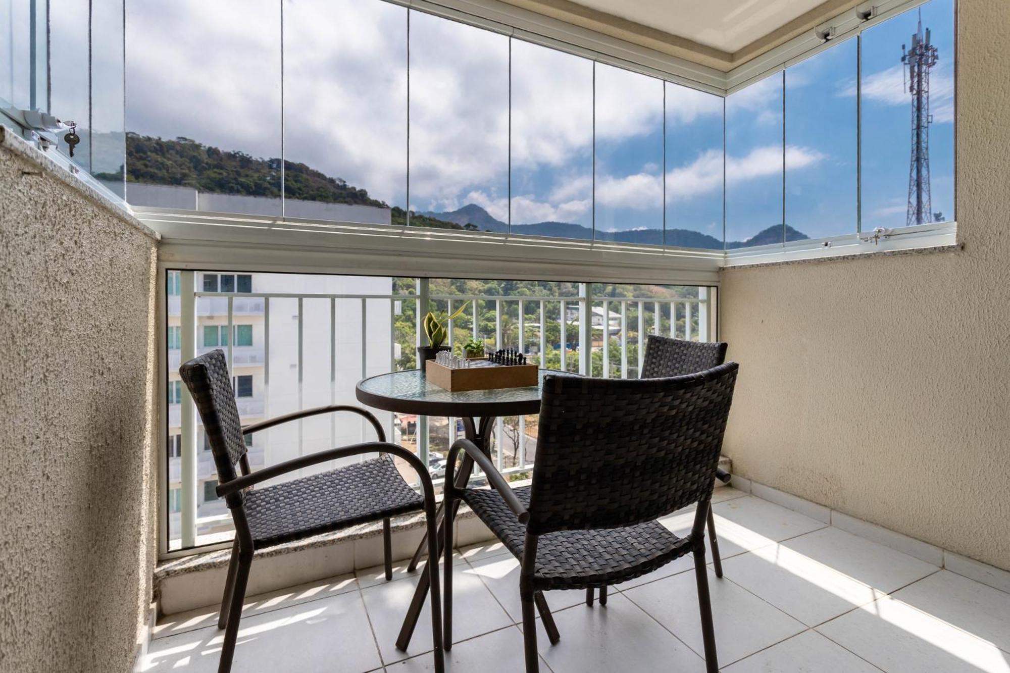 Apto 2 Quartos Com Varanda Em Frente Ao Riocentro Barra Olimpica Wi-fi Rapido Piscina Cozinha Completa E Estacionamento Portaria 24h Sala Homeoffice Brinquedoteca E Parquinho Infantil Ideal Grupos Familias E A Trabalho Apartamento Río de Janeiro